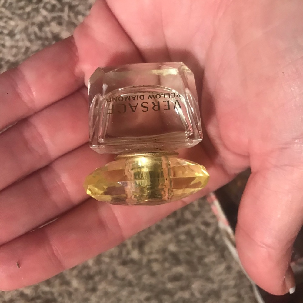 Versace Fragrance, smells clean and sweet
